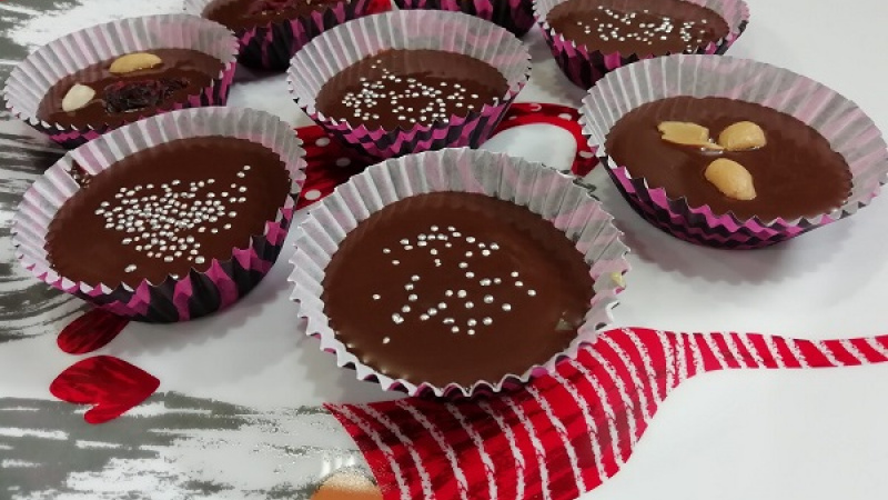 8. Hotové čokoládovo karamelové šuhajdy skladujeme v chlade.