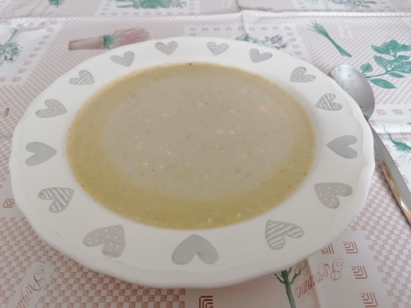 Krásne krémová brokolicová polievka, vyskúšaný recept