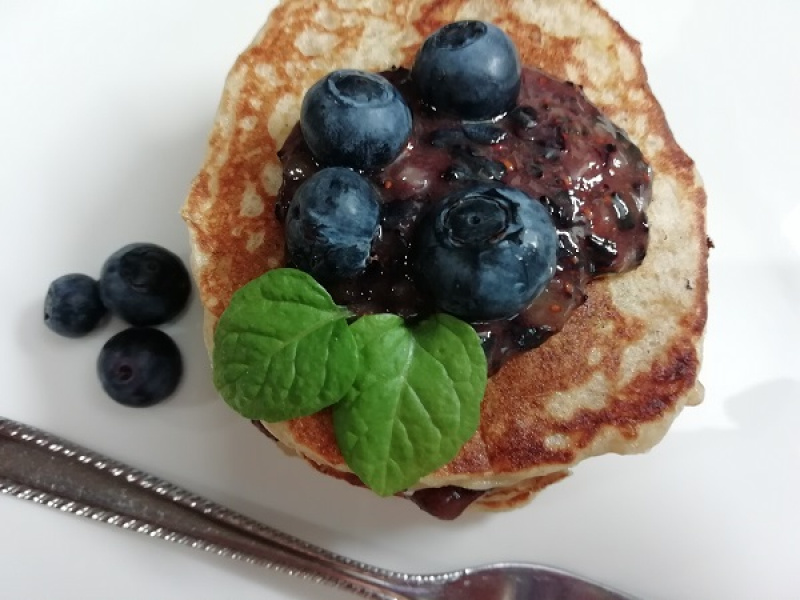 Banánové lievance s vločkami a čučoriedkami, skvelý RECEPT