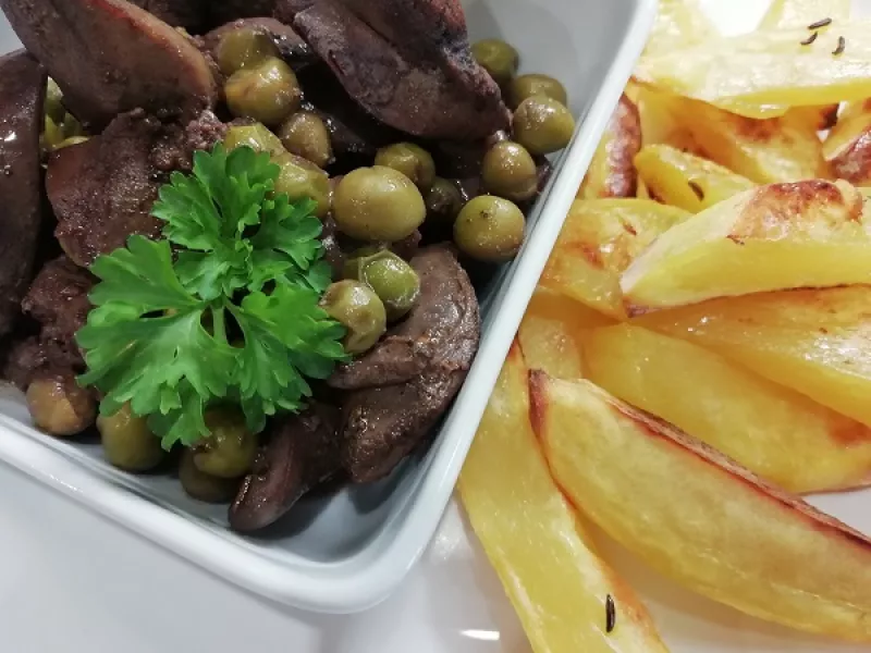 Výborná kuracia pečeň s hráškom a červeným vínom, delikátny RECEPT