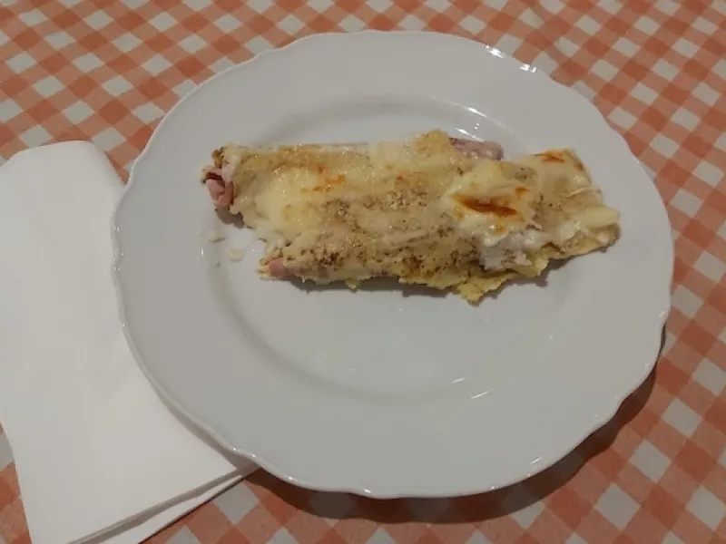 Najlepšie zapečené slané palacinky plnené šunkou a syrom