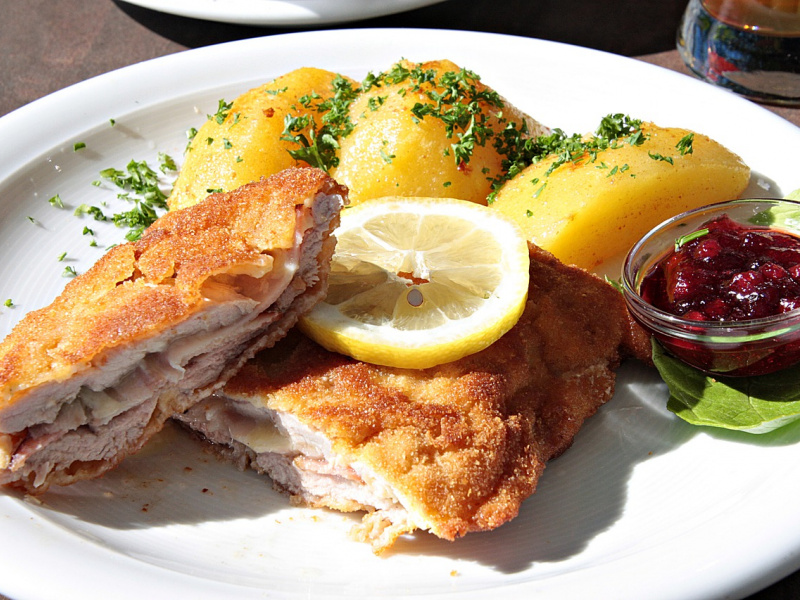 Najlepší cordon bleu, rezne v trojobale so syrom. Overený recept