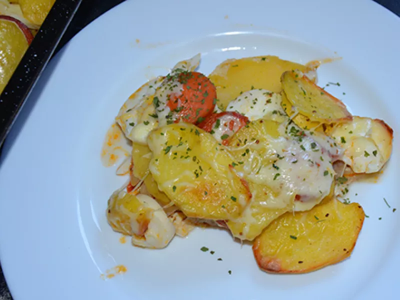 Zapekané francúzske zemiaky s klobásou, obľúbený recept
