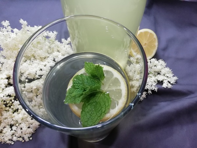 Najlepší domáci bazový sirup, jednoduchý RECEPT