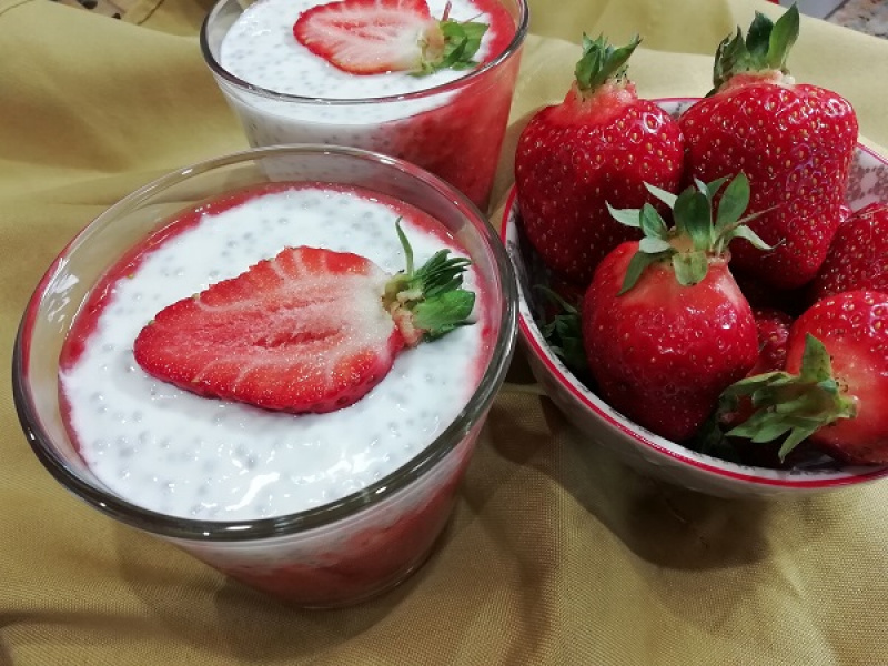 Vynikajúci tvarohový chia puding s jahodami, zdravý RECEPT