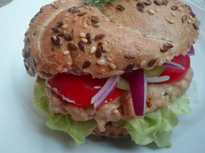 Najlepší šťavnatý kurací hamburger, domáci RECEPT