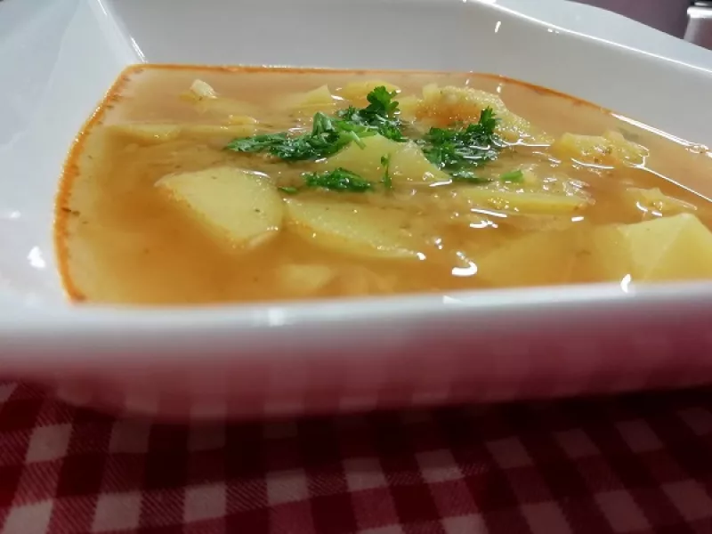 Skvelá hrachová polievka so zemiakmi, lacný RECEPT