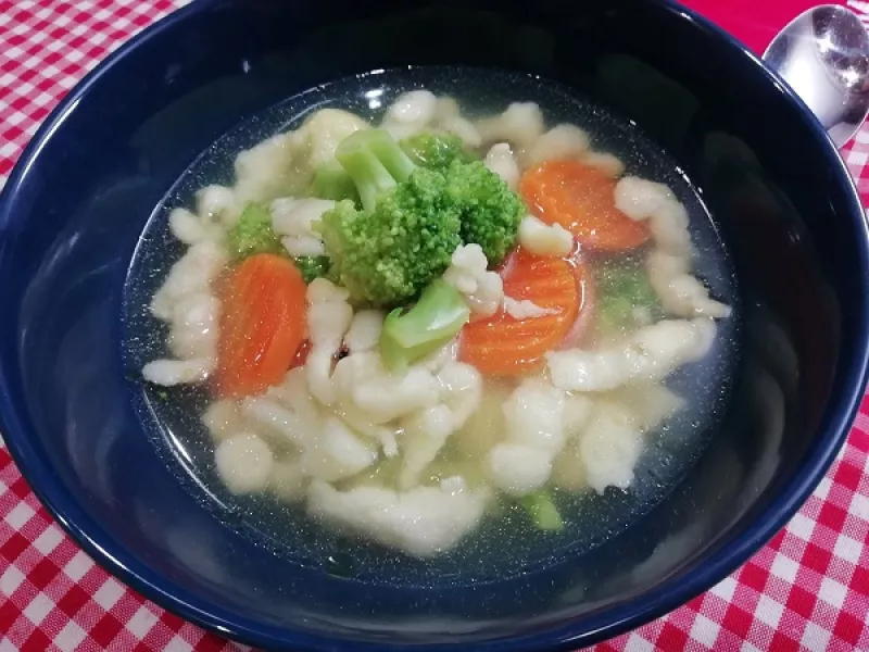 Polievka z mrazenej zeleniny s haluškami, super jednoduchý RECEPT