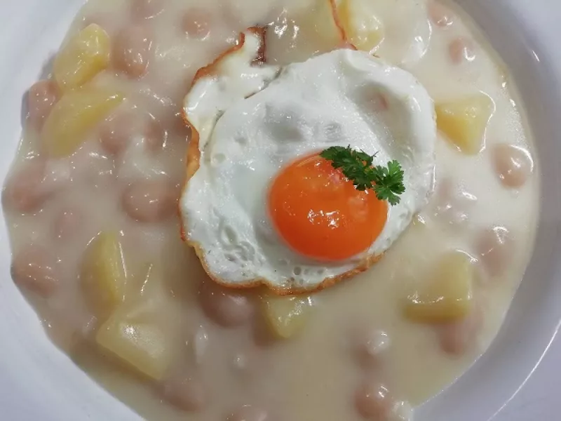 Najlepší fazuľový prívarok so zemiakmi, jednoduchý RECEPT