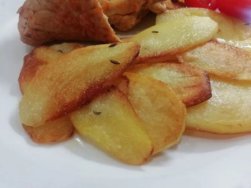 Výborné pečené zemiaky na panvici, rýchly RECEPT na prílohu