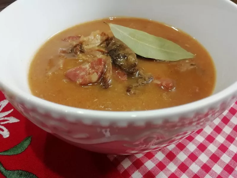 Tradičná mačanka s mäsom, klobásou a hubami, top RECEPT