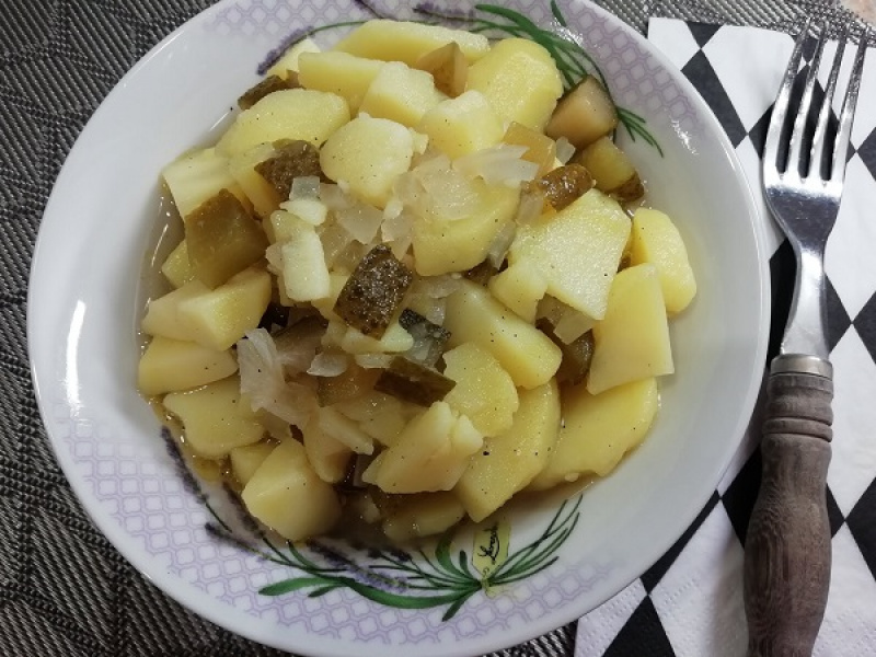Slovenský zemiakový šalát bez majonézy, top RECEPT