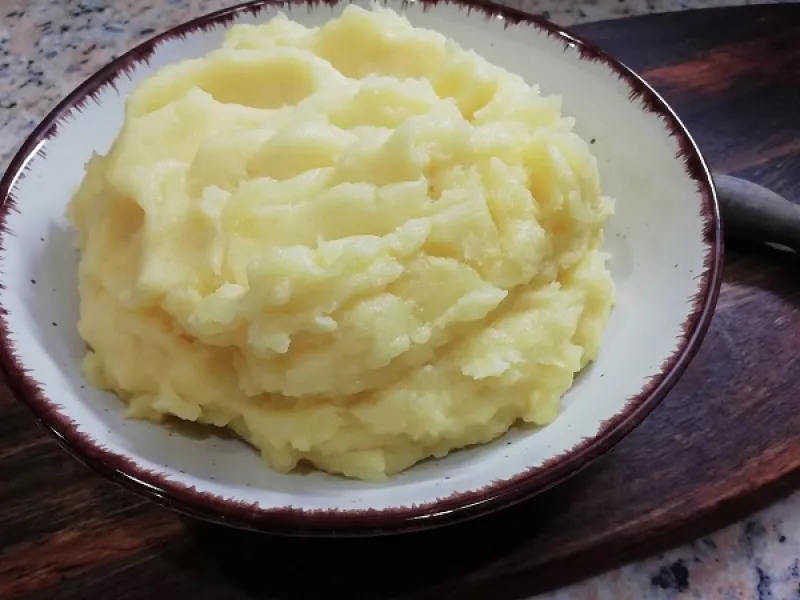 Šťuchané zemiaky s maslom, top RECEPT na obľúbenú prílohu