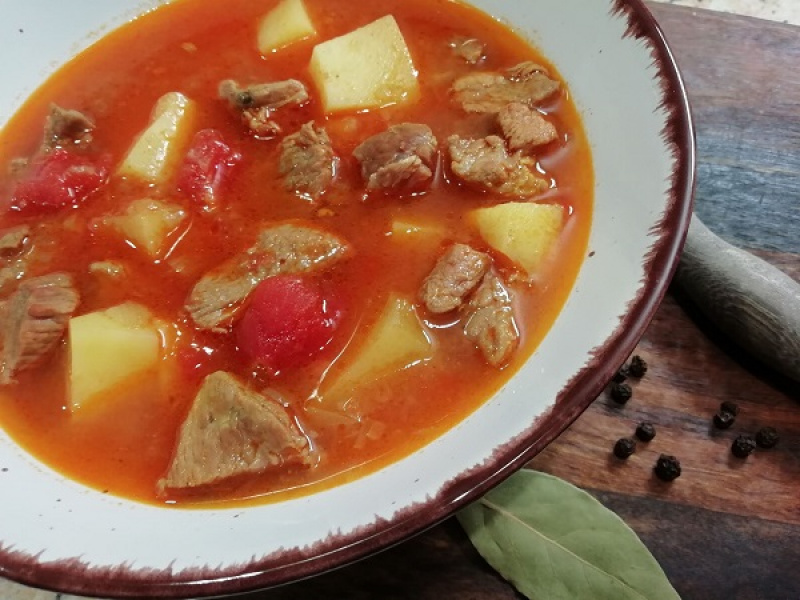 Výborný guláš z bravčového mäsa, jednoduchý RECEPT