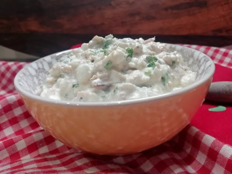 Skvelý fit šalát s tuniakom a medvedím cesnakom, rýchly RECEPT
