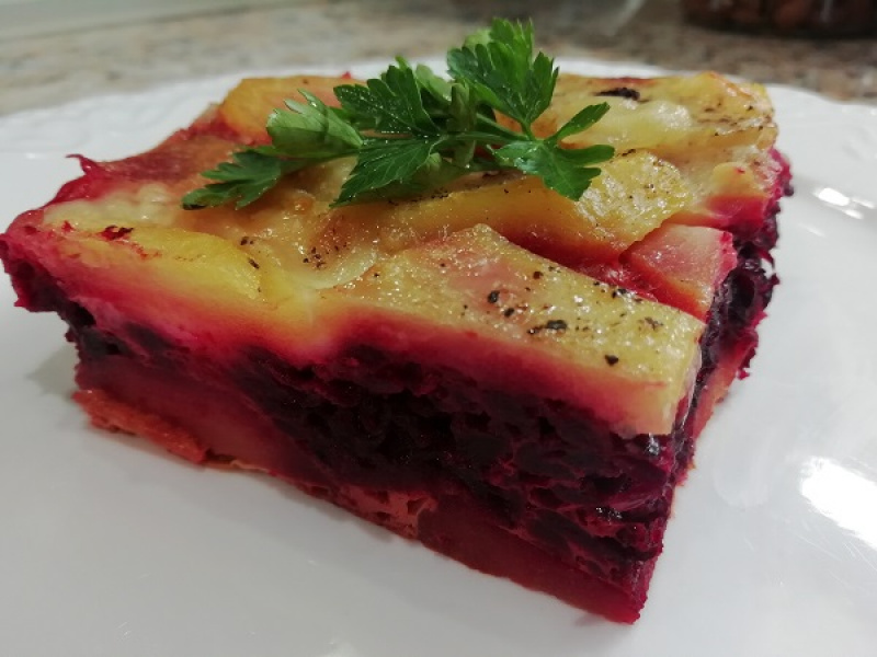 Vynikajúce zapekané zemiaky s cviklou, RECEPT bez mäsa