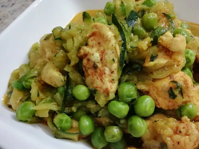 Rýchle morčacie kocky s hráškom a cuketou, fit RECEPT