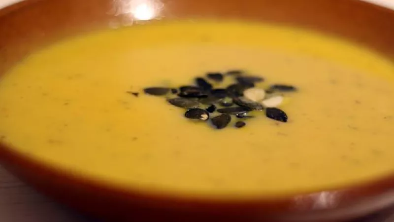 Hokkaido polievka so zázvorom, recept originál z kuchyne nového portálu dobrakuchyna.sk. Skúste.
