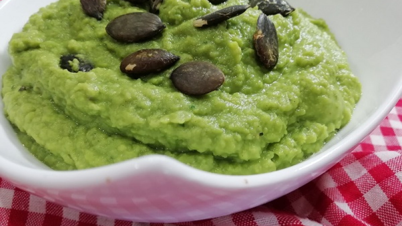 Tip Dobrej kuchyne: Ak nemáte maslo z medvedieho cesnaku, a ani čerstvý medvedí cesnak, pridajte pesto z medvedieho cesnaku podľa chuti. 
Zdravé zeleninové pyré.