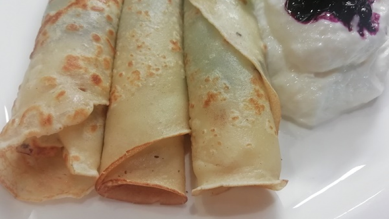 Tip Dobrej kuchyne: Chcete palacinky zdravšie? Namiesto klasickej hladkej múky pridajte hladkú špaldovú múku. Keď pridáte 1/3 ražnej múky, ktorá patrí medzi najzdravšie múky, môžete si pochutnať bez výčitiek. Ak by bolo cesto hustejšie, pridajte mlieko.