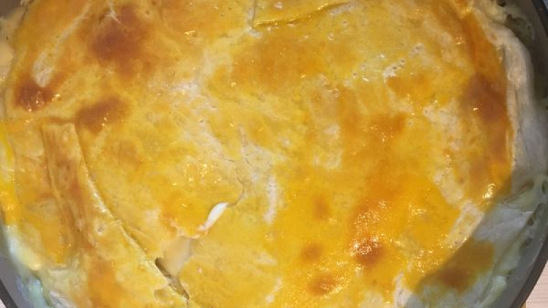 5. Takto pripravený koláč dáme piecť do rúry vopred vyhrianej na 180 stupňov. Pečieme približne 35-40 minút.