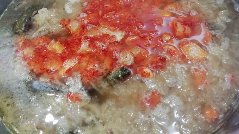 5. Tradičnú kapustnicu varíme ešte podľa potreby. Ak by bola príliš hustá, zriedime ju horúcou vodou do požadovanej hustoty.