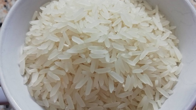 1. Na prípravu chutného rizota je vhodné zvoliť kvalitnejší druh ryže (originál ryža na rizoto, jasmínová ryža, prípadne iný druh).