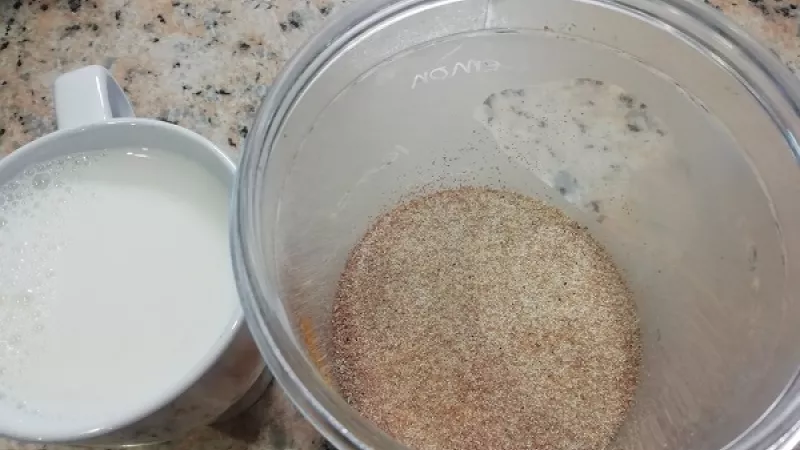 1. Pripravíme si obľúbené suroviny na prípravu krupicovej kaše a kvalitný hrniec, aby sa nám kaša nepripálila.