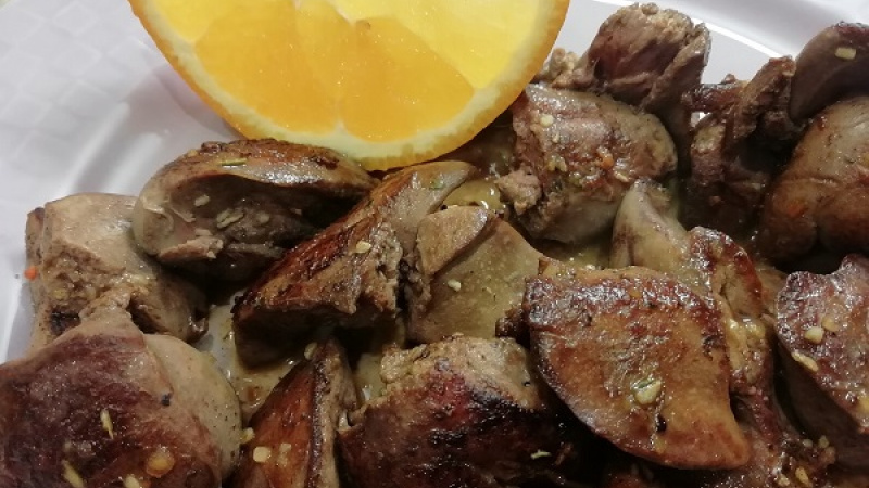 Tip Dobrej kuchyne: Ak milujete pálivé, k restovaniu kuracích pečienok pridajte nadrobno nakrájanú chilli papričku. Spolu s pomarančovou šťavou vykúzlia zaujímavú chuť.
Dobrú delikátnu chuť želáme.