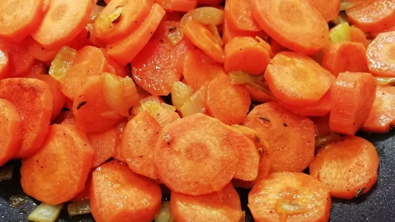 5. Môžeme pridať aj iné korenie, napr. chilli, ktoré podporuje štíhlu líniu alebo obľúbené bylinky.