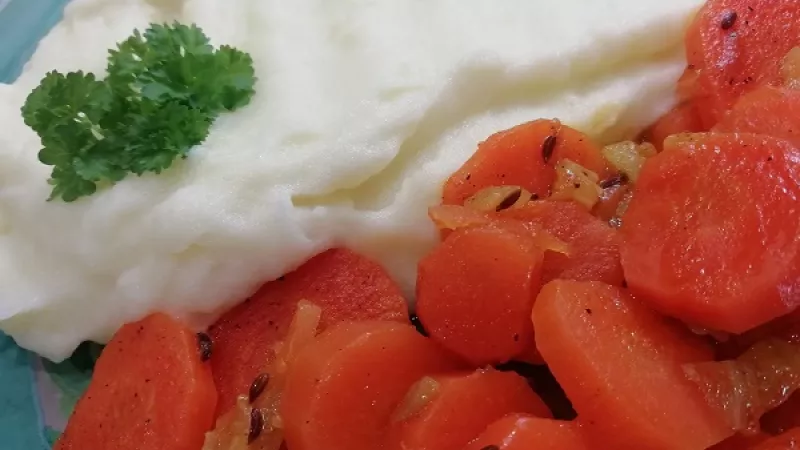 7. Perkelt môžeme zahustiť troškou Solamylu rozmiešaného vo vode, ak chceme viac omáčky.