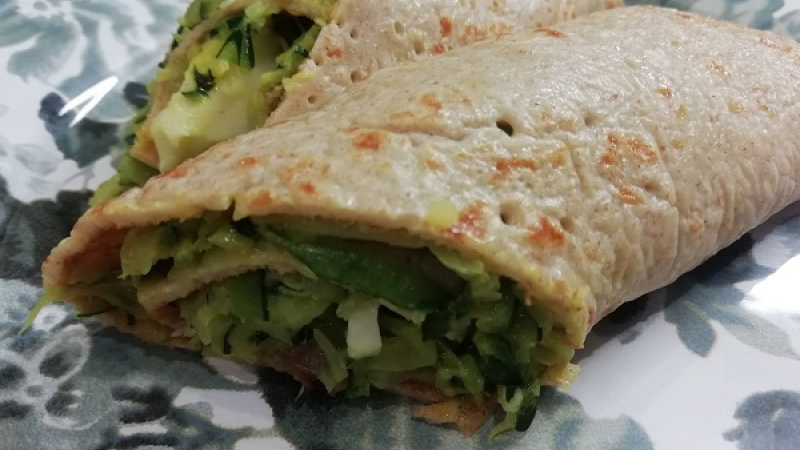 9. Palacinky na slano môžeme zložiť aj do tvaru trojuholníka. Palacinky plnené cuketou a syrom podávame teplé, vtedy chutia najlepšie. Pri fit verzii zvolíme špaldovú múku, nízkotučný syr, slaninu vynecháme.