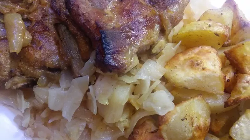 Tip Dobrej kuchyne: Milujete pálivé? K pečeniu bravčových rebierok pridajte nakrájanú chilli papričku, alebo mäsko jednoducho okoreňte chilli korením.
Dobrú delikátnu chuť.