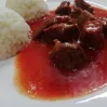 Skvelé hovädzie kocky v paradajkovej omáčke. obľúbený RECEPT