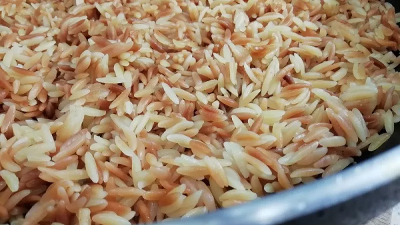 Tip Dobrej kuchyne: Takto pripravenú slovenskú ryžu necháme ešte prikrytú odpočívať 20 minút a môžeme podávať. Slovenská ryža je výbornou prílohou k dusenému mäsu, zelenine. 
Dobrú chuť.