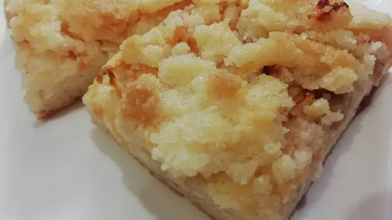 Tip Dobrej kuchyne: Nemáte doma jablká ale hrušky? Nevadí. Sú taktiež vynikajúce do nášho kysnutého tvarohového koláča. Je vhodné ich nakrájať na plátky.
Sladké tradičné maškrtenie.