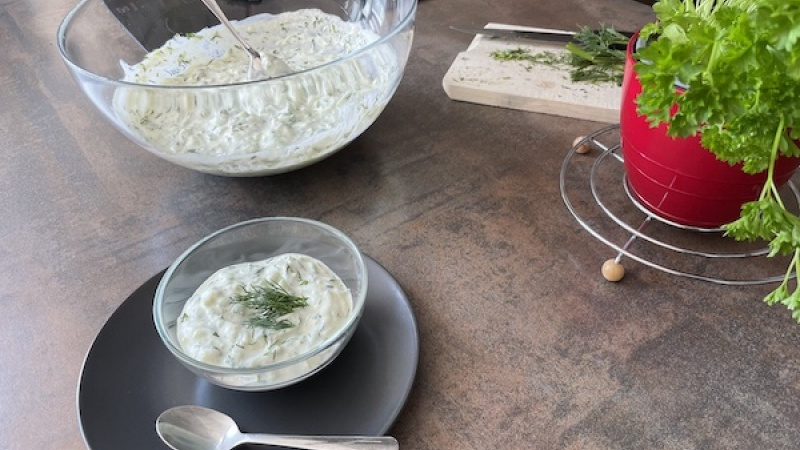 Tip Dobrej kuchyne: Tzatziki podávame ako prílohu, predjedlo alebo aj ako omáčku vhodnú k rôznym druhom mäsa. 