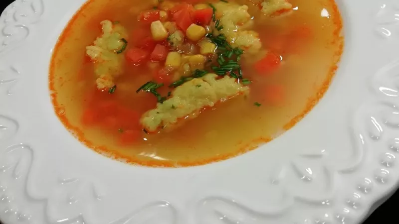 Chutná zeleninová polievka s kukuricou a haluškami, RECEPT nielen pre deti.