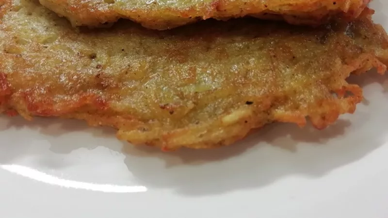 9. Po upečení ukladáme na papierový obrúsok, zbavíme ich tuku.