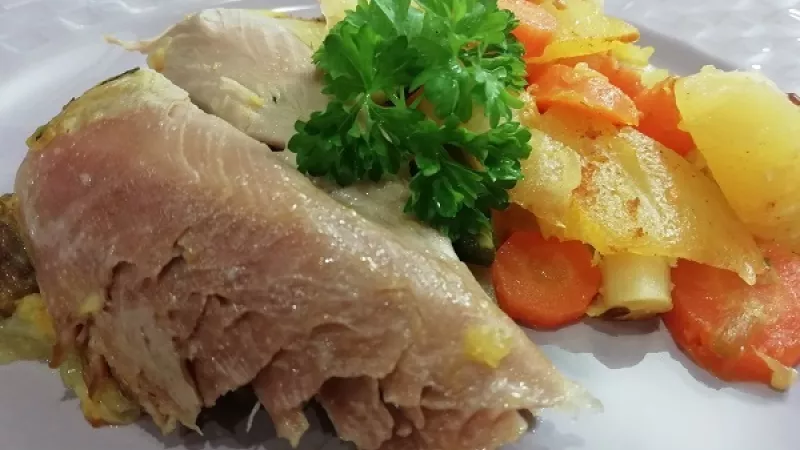 Tip Dobrej kuchyne: Živánsku z jedného pekáča si môžeme pripraviť aj z mäsa kuracieho, ale aj bravčového. Ak mäso nejedávate, mäso a slaninku vynechajte, pridajte však bylinky pre lepšiu chuť.
Dobrú tradičnú chuť želáme.